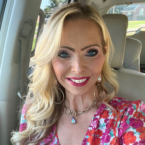 Meet your Posher, Laurie